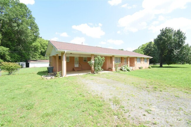 Building Photo - 4099 Shenandoah Dr SW