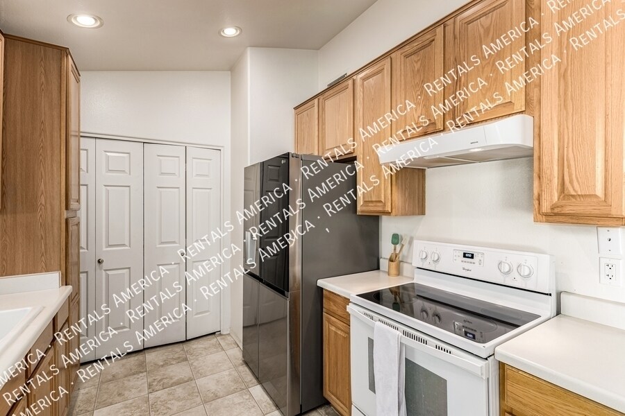 Building Photo - 7550 E Earll Dr