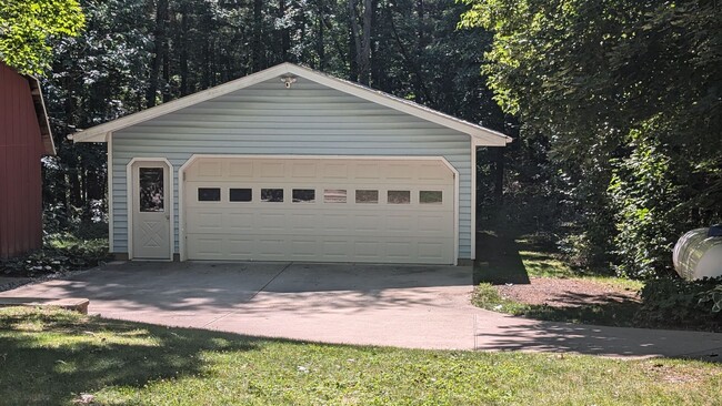 Building Photo - Four Bedroom Home in Texas Township