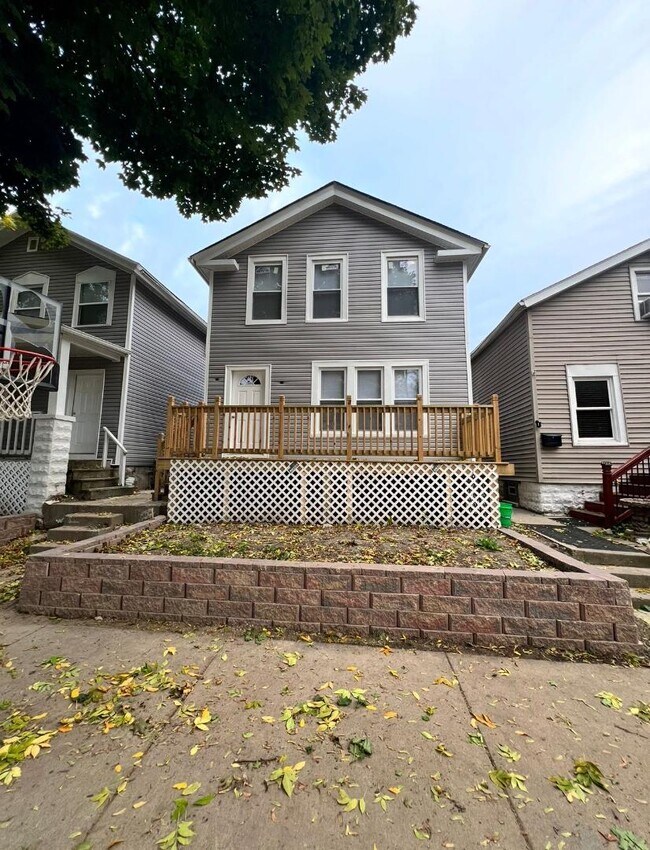Building Photo - 653A W Bruce St - ?? EKO Homes | 2Bed, 1bath