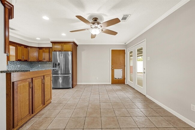 Building Photo - 9927 Southport Dr