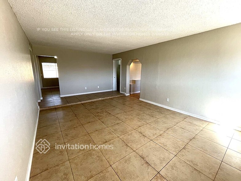 Building Photo - 3416 W Poinsettia Dr