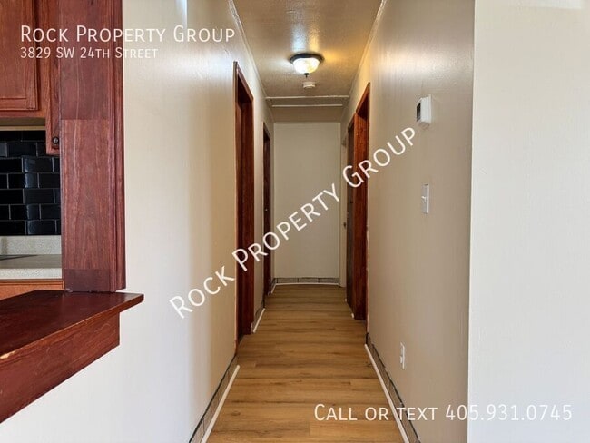 Building Photo - 3829 SW 24th St