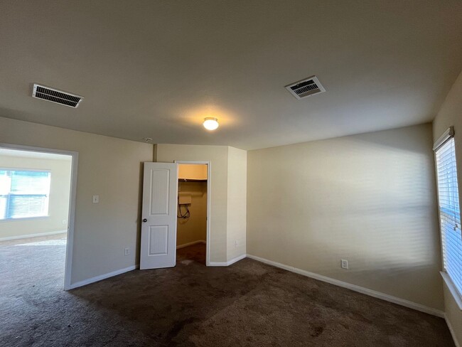 Building Photo - Move-in ready Charming 4-Bed, 2.5-Bath Hom...