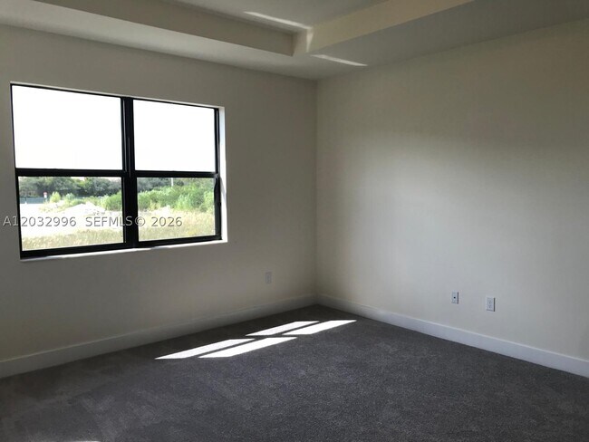 Building Photo - 8102 NW 105th Ct