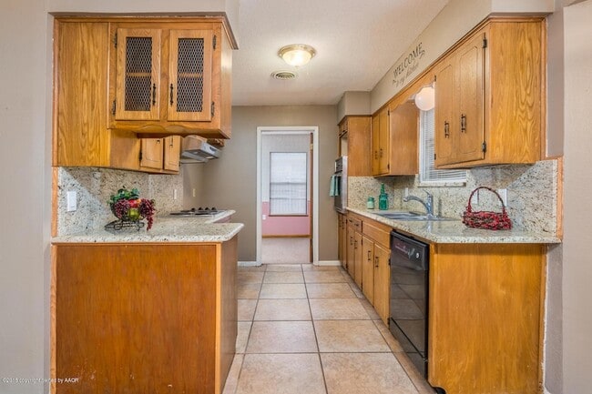 Building Photo - 5103 Mesa Cir