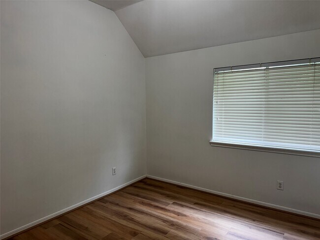 Building Photo - 15303 Marden Ct