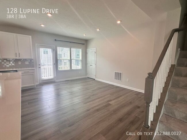 Building Photo - 128 Lupine Dr