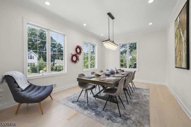 Building Photo - 20 Woodfern Rd