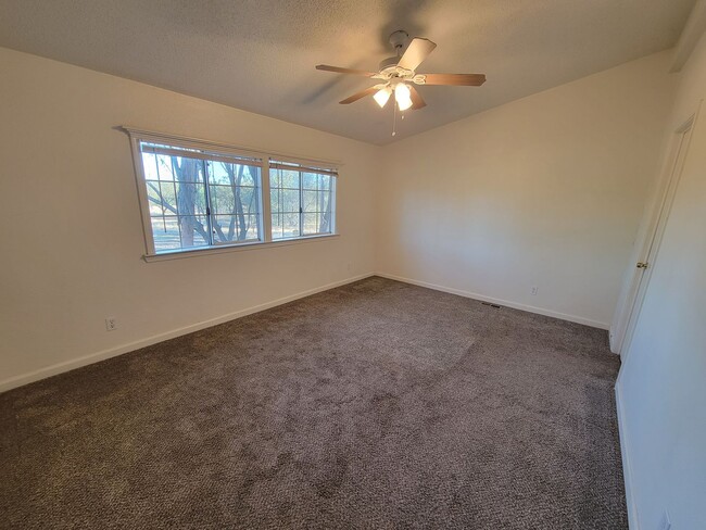 Building Photo - 3 Bedroom 2 Bath Manufactured Home in the ...