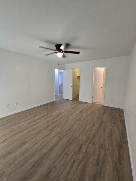 Master bedroom - 144 W Alexander Ave
