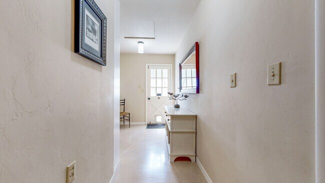 Building Photo - 4560 Sullivan Ct