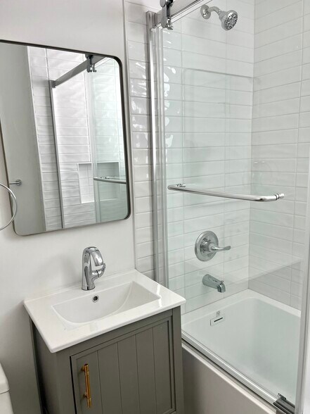 New full bath - 1725 1/2 Malcolm Ave