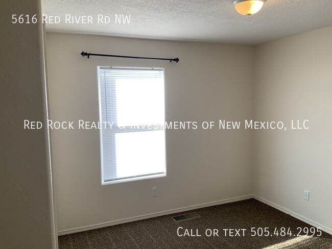 Building Photo - 4 Bedroom home in NW Albuquerque