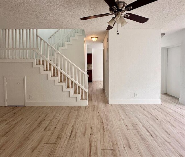 Building Photo - 2580 Coral Springs Dr