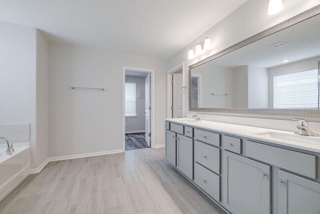 Building Photo - 42 Brookhaven Dr