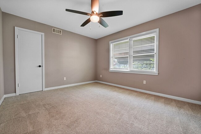 Building Photo - 2210 San Jacinto Dr