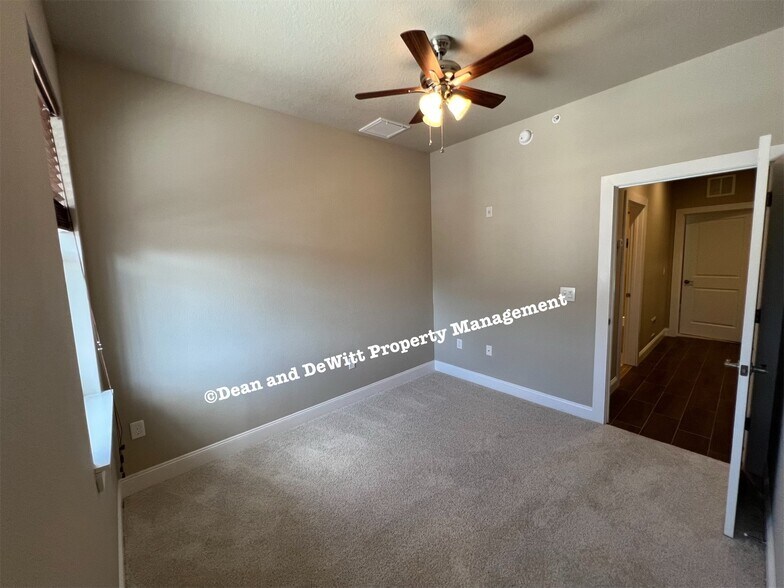 Building Photo - 2 Bed/2 Bath