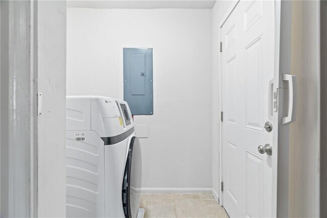 Building Photo - 681 Toliver St NE