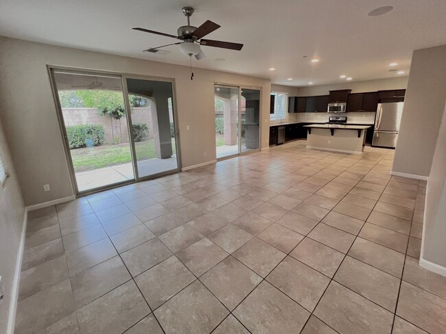 Building Photo - $2,695 Ashlan & Dewolf, 4 bedroom - Buckin...