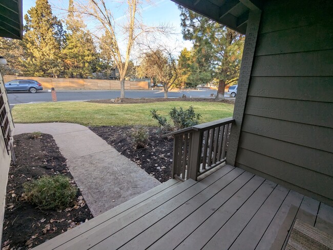 Building Photo - 1315 NE Paula Dr