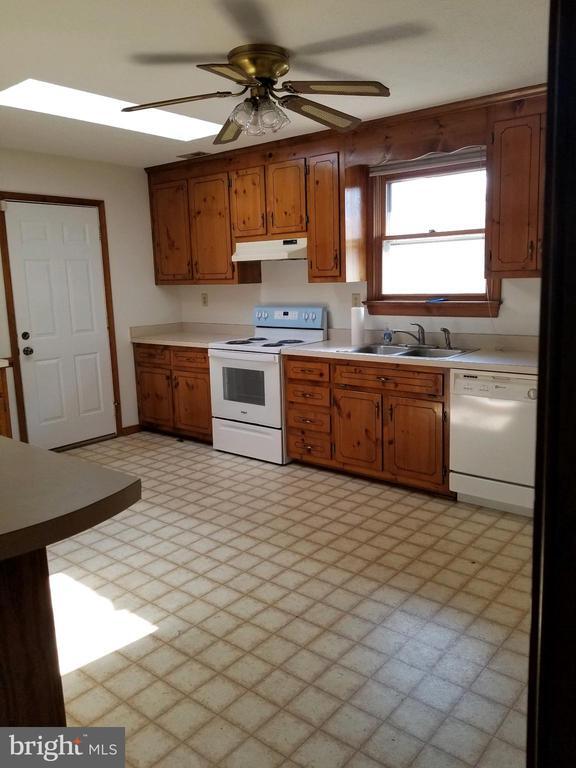 Building Photo - 90 Parrish Ln