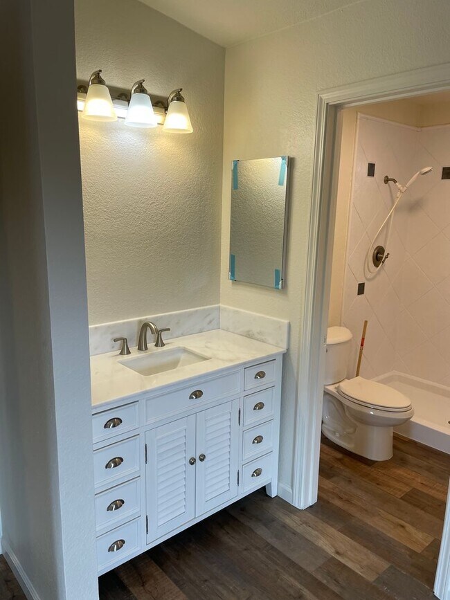 Building Photo - REMODELED DUPLEX CLOSE TO DOWNTOWN IN S. N...