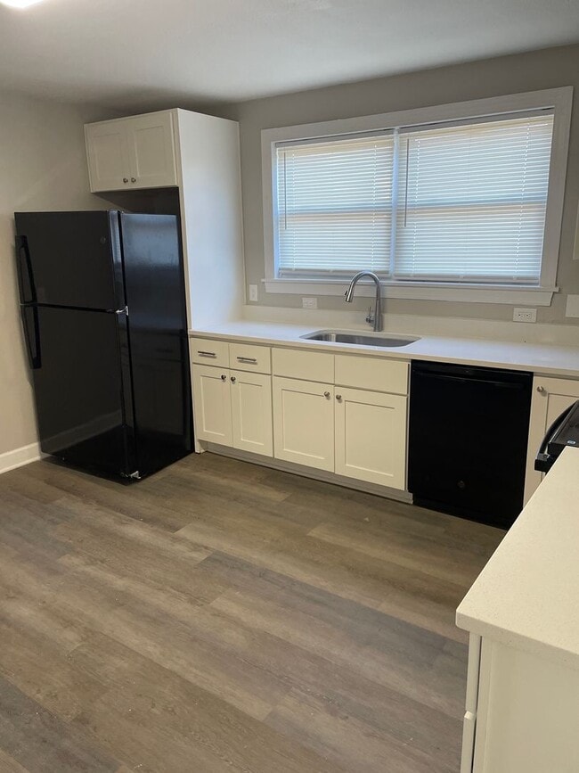 Building Photo - 1112 Cayuga St