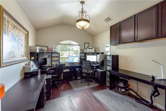 Building Photo - 107 Creston St