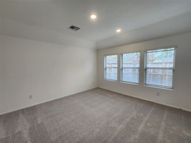 Building Photo - 1954 Ballesteros St