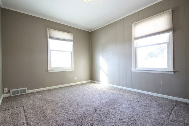 Building Photo - 3 Bedroom / 2 Bath Home!