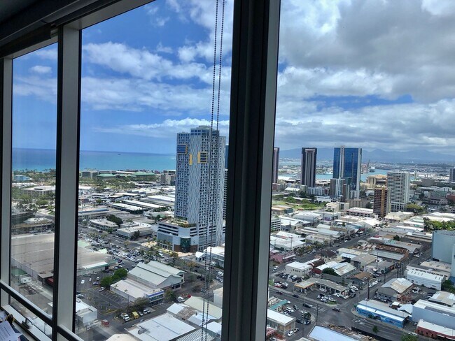 Building Photo - 1009 Kapiolani Blvd