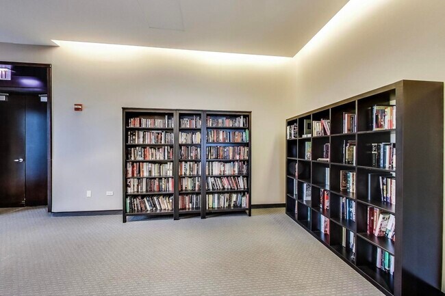 Building Photo - 240 E Illinois St