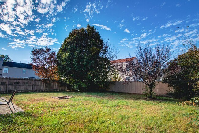 Building Photo - Knells Ridge