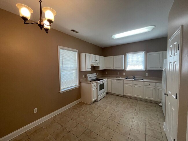 Building Photo - 375 Lullwater Dr