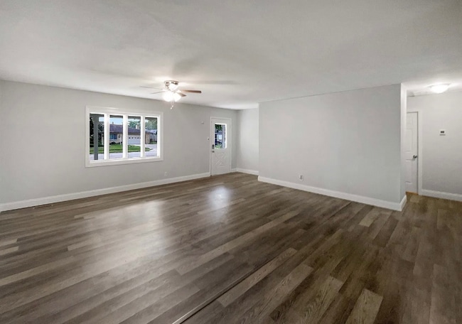 Building Photo - 8040 Goldenrod Ct