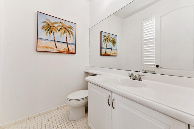 Building Photo - 642 NW 38th Cir