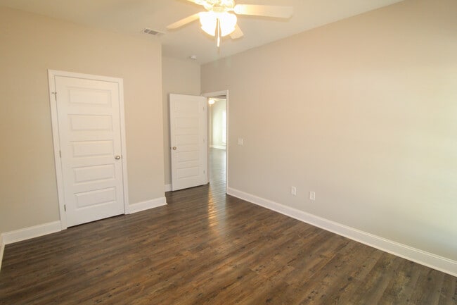 Building Photo - 33 Grove Cir