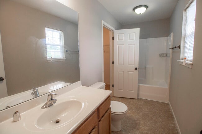 Building Photo - 5000 Derby Ridge Dr