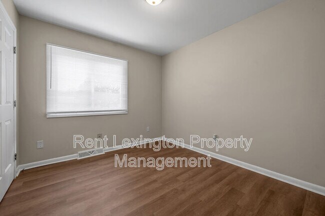 Building Photo - 833 Malabu Dr