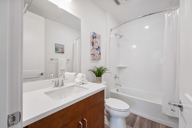 Building Photo - Gorgeous penthouse condo in East Industrial neighborhood – Fremont!