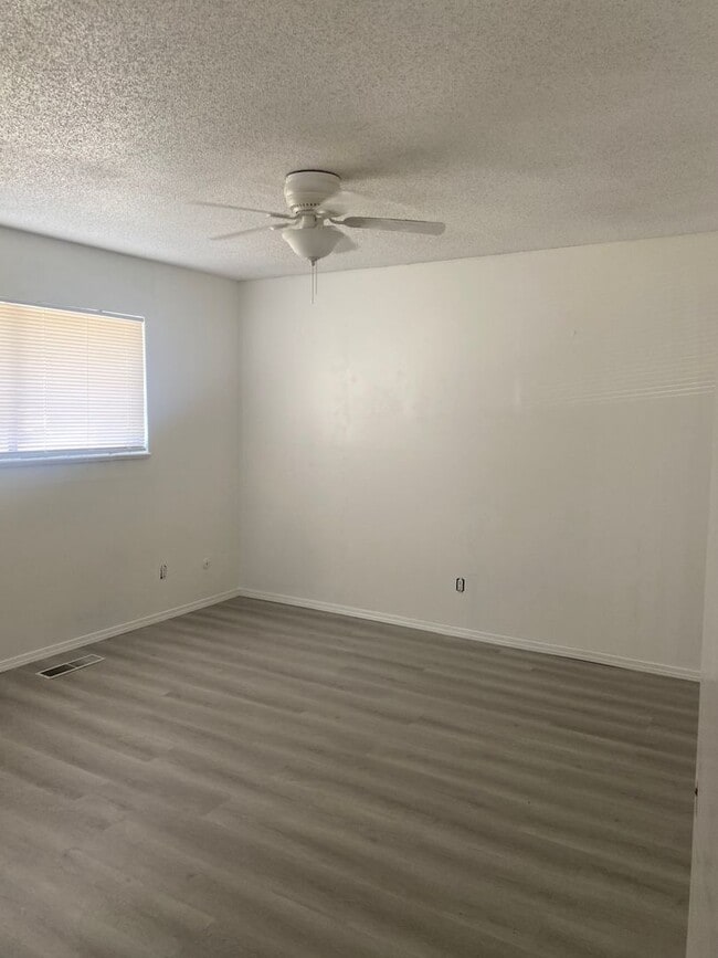 Building Photo - Beautiful remodeled home in northeast heig...