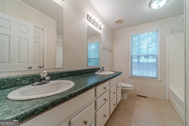 Building Photo - 246 Kings Ridge Dr