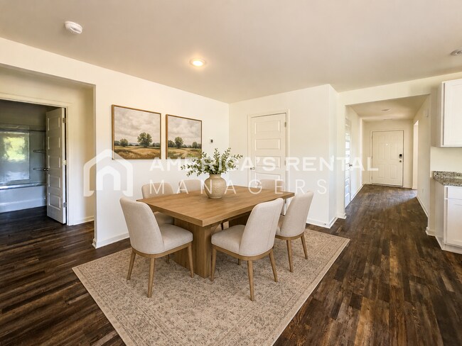Building Photo - 309 Oakmont Cir