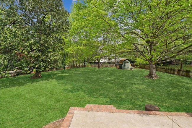 Building Photo - 345 Meadow Dr