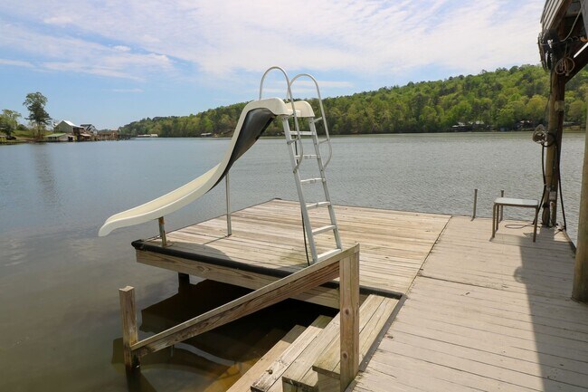 Building Photo - Wonderful Lake Home