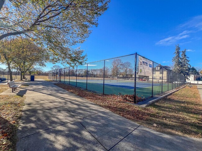 Building Photo - 1146 Chestnut St