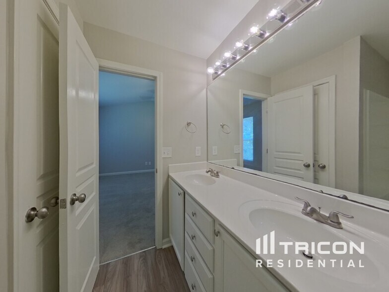 Building Photo - 4604 Montelena Dr