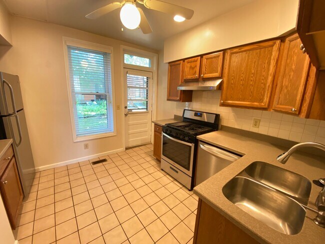 Building Photo - Price Ave 49-51 NCR