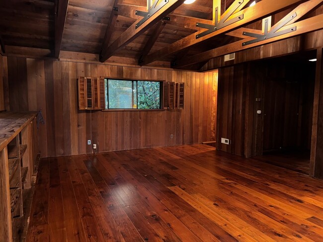 Building Photo - Custom Redwood Home near Moonstone Beach